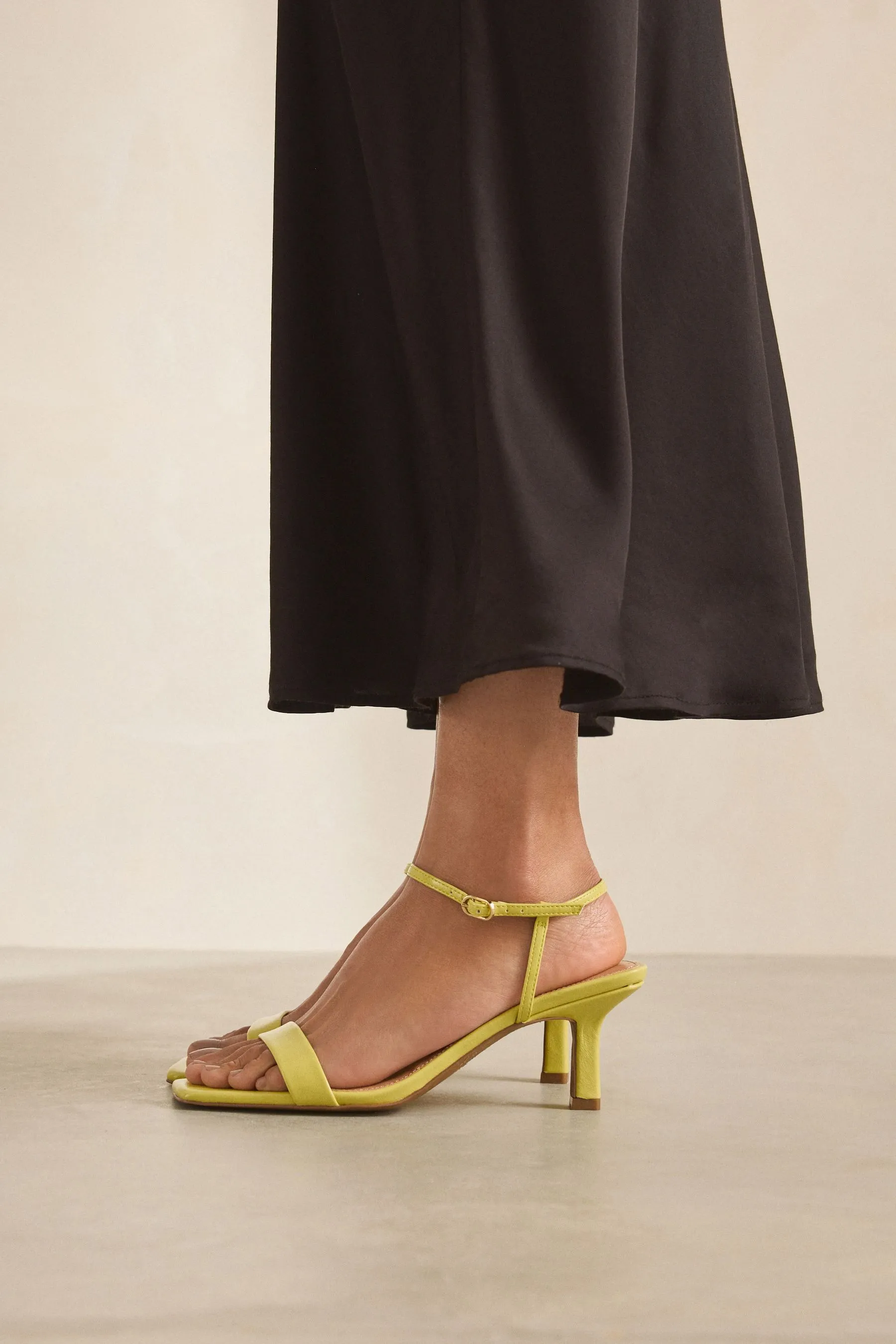 Forever Comfort® Square Toe Simple Sandals    