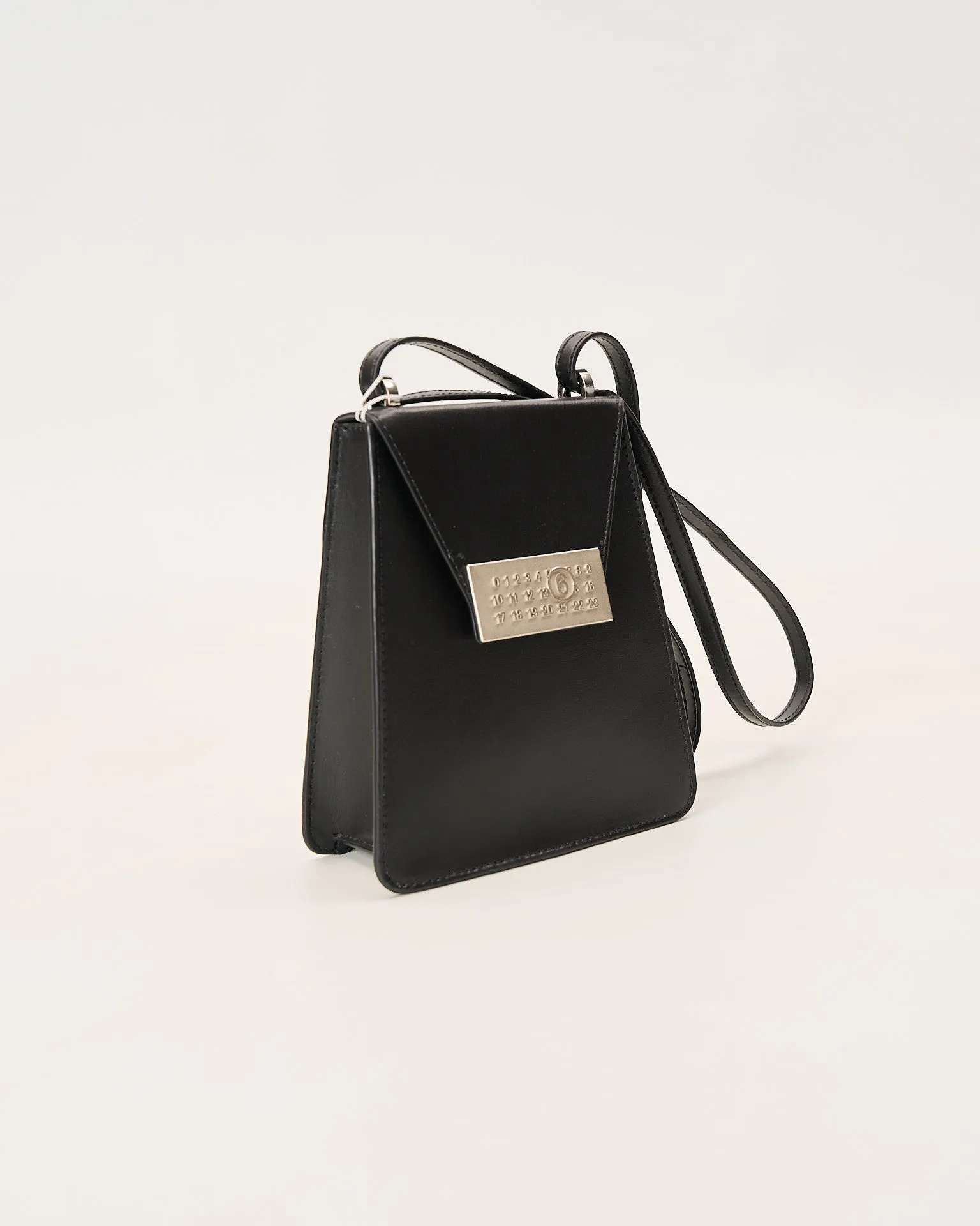 MM6 Margiela tracollina nera logo metallo satinato