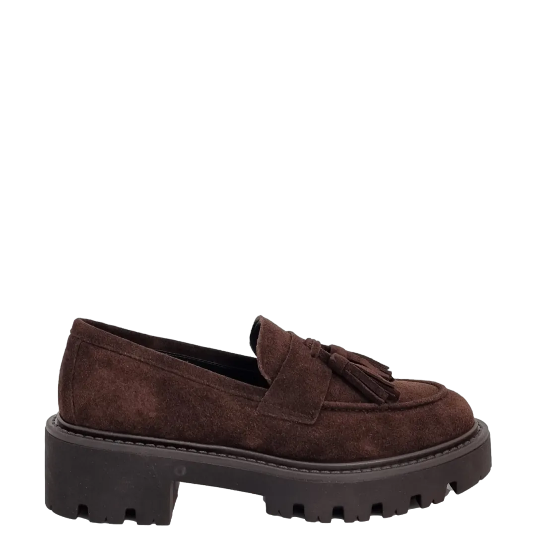 Mocassini con nappine in camoscio marrone con fondo alto in gomma F/W