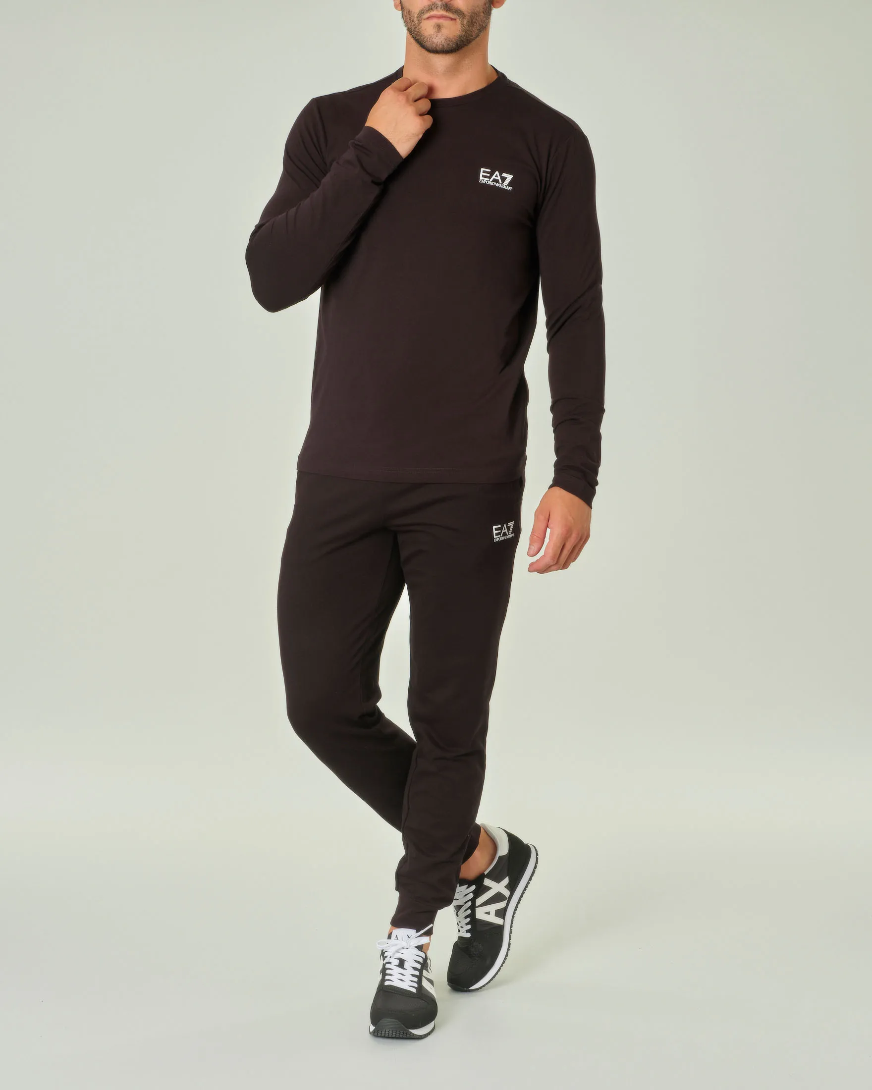 T-shirt nera manica lunga in cotone stretch con logo bianco sul petto